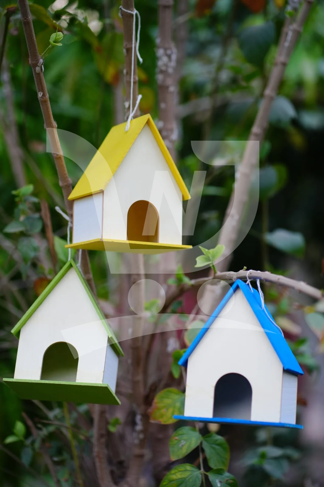 Cozy Wide-Roof Birdhouse