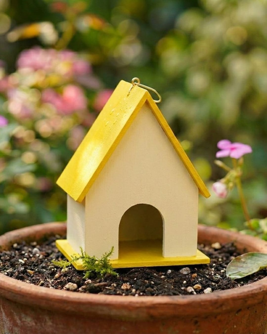 Cozy Wide-Roof Birdhouse